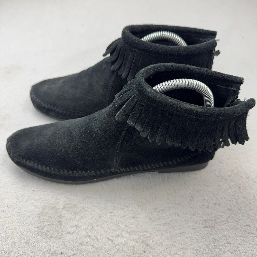 Minnetonka Boots Womens Size 7.5 Black Suede Fringe Ankle Booties Zip 289